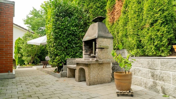 Freistehendes Einfamilienhaus mit Umschwung 26