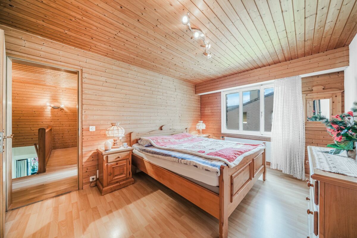 Besonderes Terrassen-Doppeleinfamilienhaus mit Glaspavillon