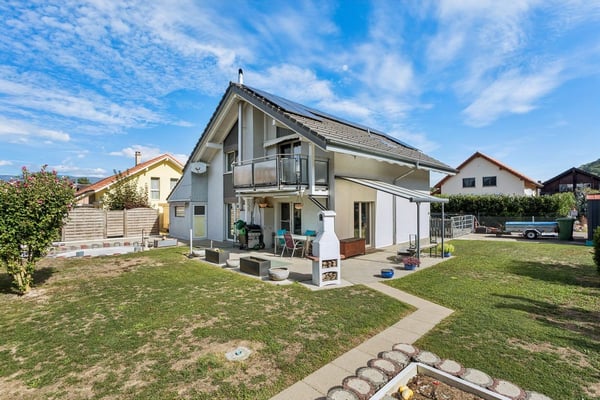 Maison individuelle avec 4 chambres à 300 mètres du lac de Neuchâtel 1
