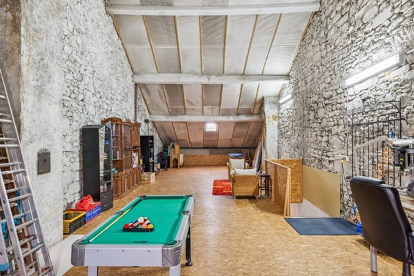 Maison de 4.5 pièces avec local commercial et 5 places de parc au centre de Romont 9