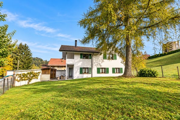 Maison individuelle de 4.5 pièces avec grand jardin au Locle 1