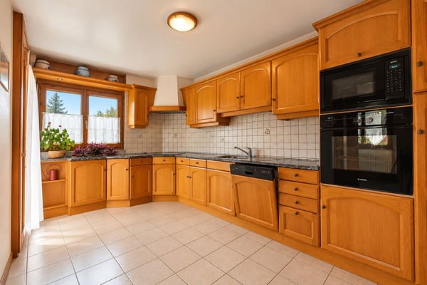 Maison individuelle de 4.5 pièces avec grand jardin au Locle 4