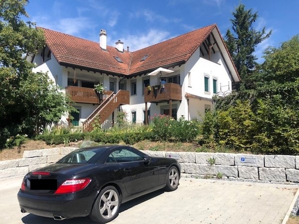 Wohnen mit Charakter: Spezieller Grundriss und gemütlicher Sitzplatz 8