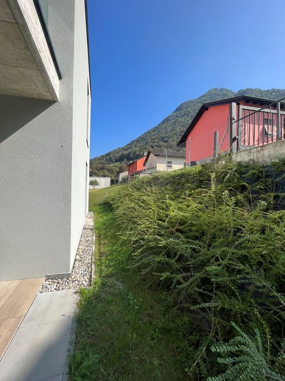 Res. Mikael, appartamento di 2.5 locali con giardino, Arbedo 5