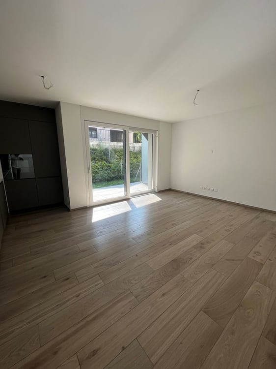 Res. Mikael, appartamento di 2.5 locali con giardino, Arbedo 3