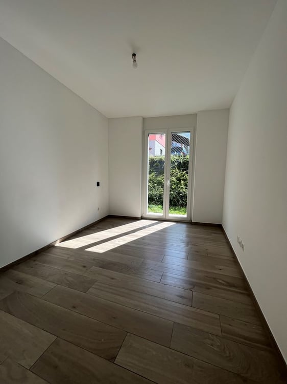 Res. Mikael, appartamento di 2.5 locali con giardino, Arbedo 7