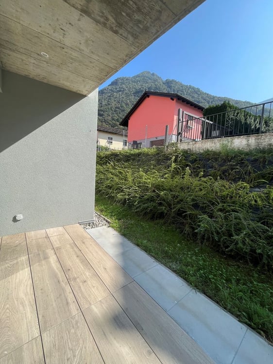 Res. Mikael, appartamento di 2.5 locali con giardino, Arbedo 4