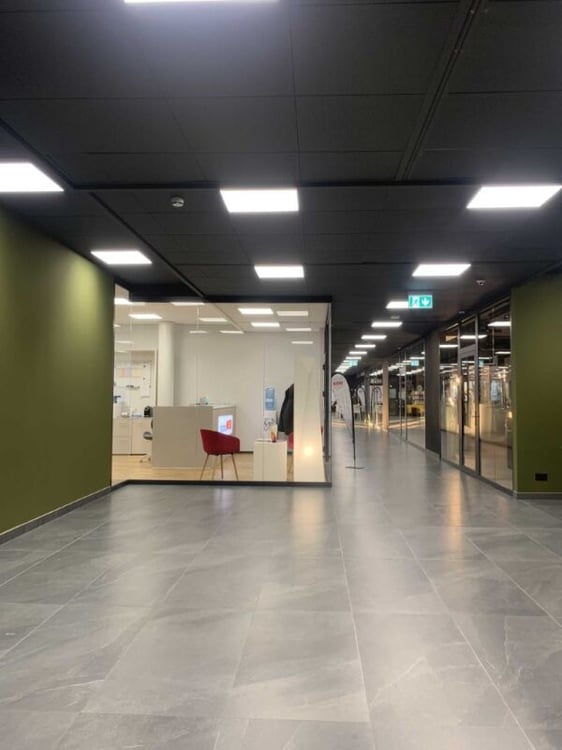 SPAZIO COMMERCIALE/AMMINISTRATIVO, CENTRO SEI (UNITA' 8)- LOCARNO 3