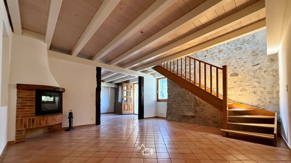 Charmante maison villageoise - poutres et murs en pierres apparentes 3
