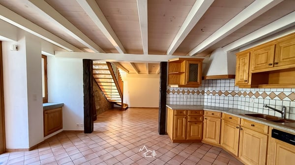 Charmante maison villageoise - poutres et murs en pierres apparentes 2