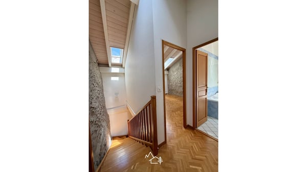Charmante maison villageoise - poutres et murs en pierres apparentes 4