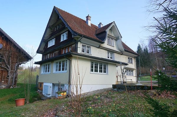 Ensemble mit Gasthaus, 2 Wohnungen & Scheune in Nesslau - kaufen 13