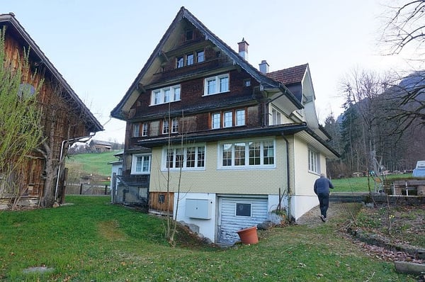 Ensemble mit Gasthaus, 2 Wohnungen & Scheune in Nesslau - kaufen 9