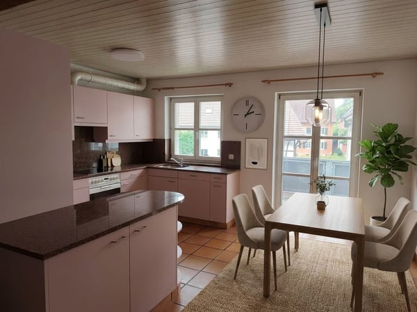 Helle 4½-Zimmer-Wohnung mit Charme in Trasadingen 2