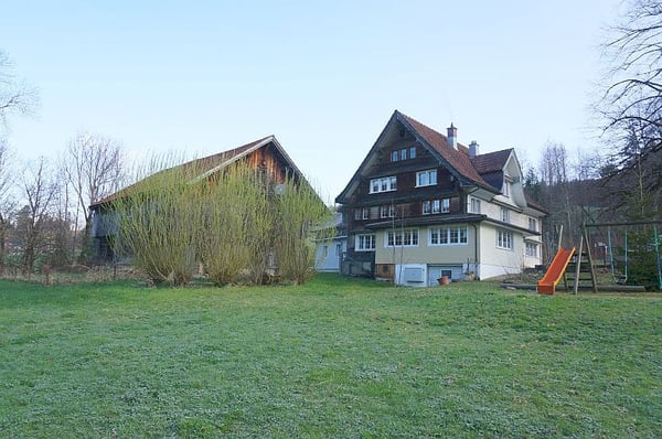Ensemble mit Gasthaus, 2 Wohnungen & Scheune in Nesslau - kaufen 8