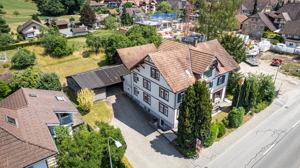 Wohn- und Gewerbehaus mit Entwicklungspotenzial und Bauland in Madiswil 3