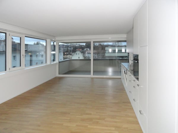 Grosszügige Wohnung in der Überbauung 