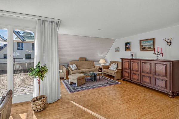 Gepflegte 4.5 Zimmer Dachmaisonette mit Terrasse und Schwedenofen