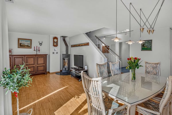 Gepflegte 5.5 Zimmer Dachmaisonette mit Terrasse und Schwedenofen 2