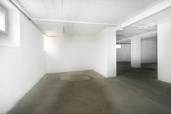 Locale commerciale ad uso magazzino con ufficio separato 3