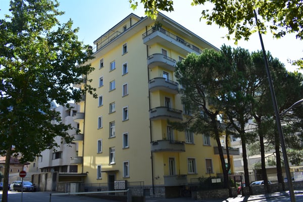 Locale commerciale ad uso magazzino con ufficio separato 5