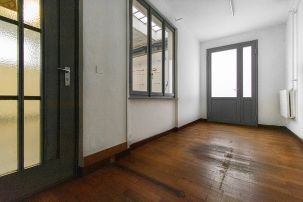 Locale commerciale ad uso magazzino con ufficio separato 2