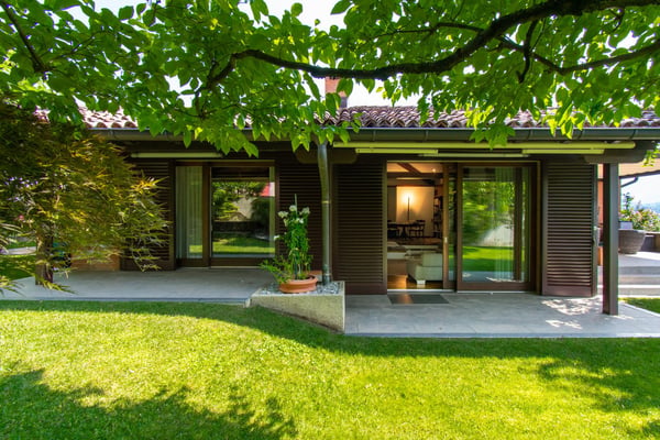 VILLA DAI VOLUMI RICERCATI E CURATO GIARDINO 13