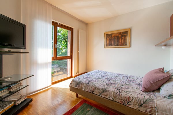 VILLA DAI VOLUMI RICERCATI E CURATO GIARDINO 9
