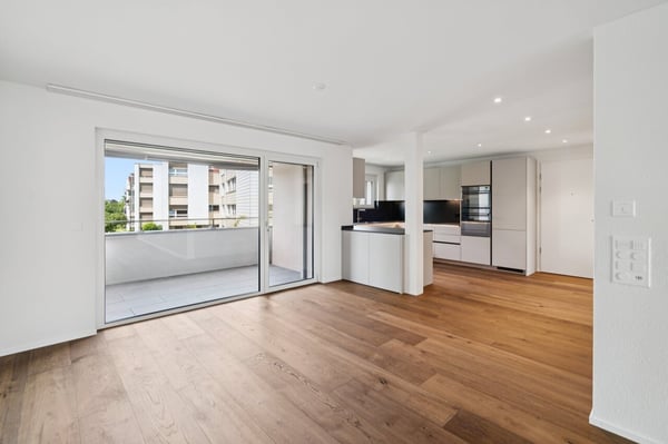 Moderne 4.5-Zimmerwohnung mit drei gedeckten Balkonen 2