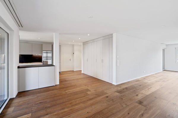 Moderne 4.5-Zimmerwohnung mit drei gedeckten Balkonen 2