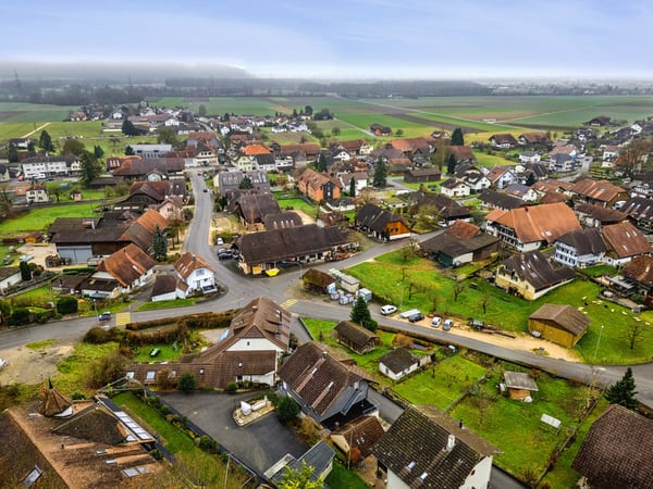 Modern renoviertes Mehrfamilienhaus mit drei Einheiten in ruhigem Quartier 12