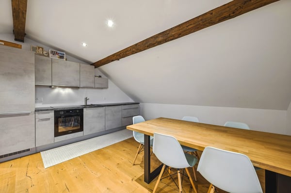 Modern renoviertes Mehrfamilienhaus mit drei Einheiten in ruhigem Quartier 9