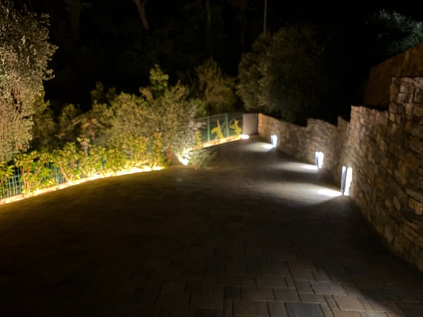 Villa contemporanea con piscina a sfioro e vista mare sulla Riviera ligure 45