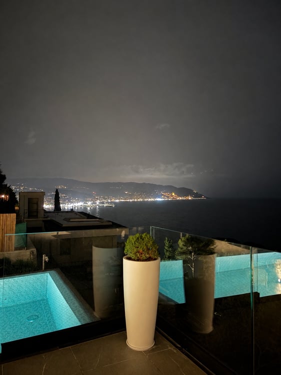 Villa contemporanea con piscina a sfioro e vista mare sulla Riviera ligure 54
