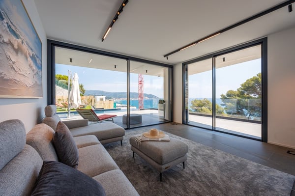 Villa contemporanea con piscina a sfioro e vista mare sulla Riviera ligure 38