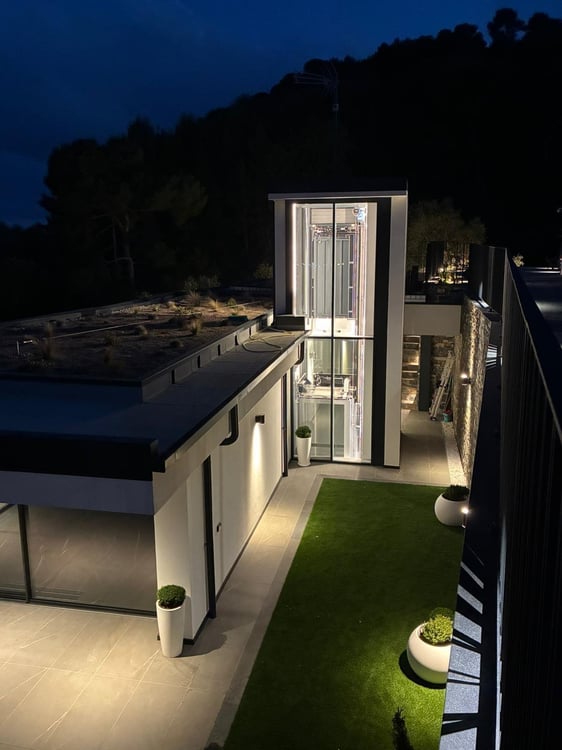 Villa contemporanea con piscina a sfioro e vista mare sulla Riviera ligure 30