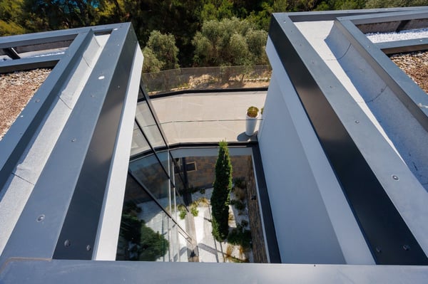 Villa contemporanea con piscina a sfioro e vista mare sulla Riviera ligure 41