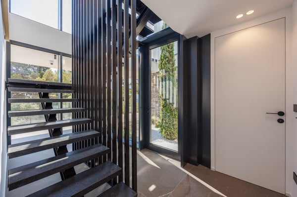 Villa contemporanea con piscina a sfioro e vista mare sulla Riviera ligure 36