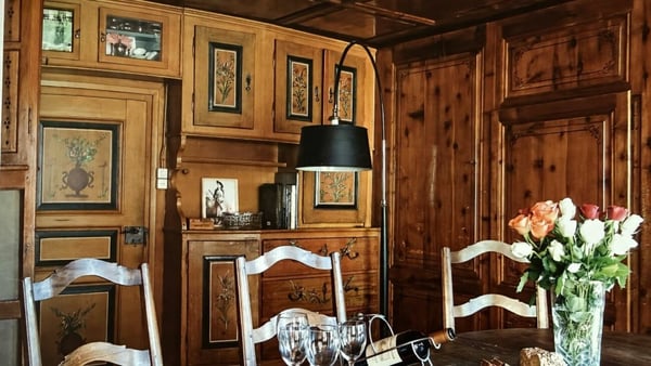 Seltene Gelegenheit im Engadin. Rarität - Charaktervolle Wohneinheit mit grosser Sonnenterrasse, Südausrichtung und unverbaubarem Weitblick 4