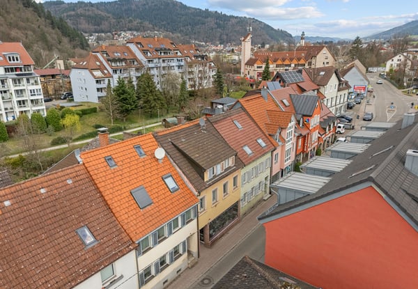 Wohn- und Geschäftshaus, Umnutzung zum Wohnraum möglich. 1