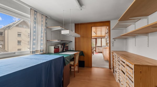 Wohn- und Geschäftshaus, Umnutzung zum Wohnraum möglich. 12