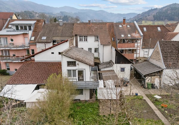 Wohn- und Geschäftshaus, Umnutzung zum Wohnraum möglich. 6