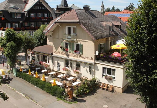 Wohn- und Geschäftshaus am Titisee  Café & Restaurant Seeblick plus z 4