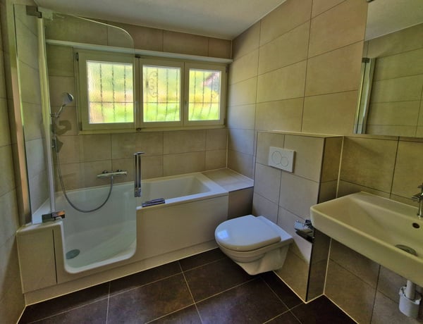 Grosszügiges 6-Zimmer-Einfamilienhaus mit viel Privatsphäre und Weitsicht in Biberstein 13