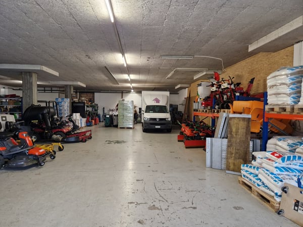 Befahrbare Gewerbefläche im EG mit Büro, Küche und 10 Aussenparkplätzen in Dübendorf 4