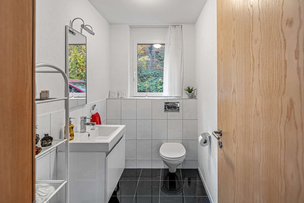 Grosszügiges Einfamilienhaus mit Weitblick, viel Privatsphäre und einzigartigem Raumgefühl 5