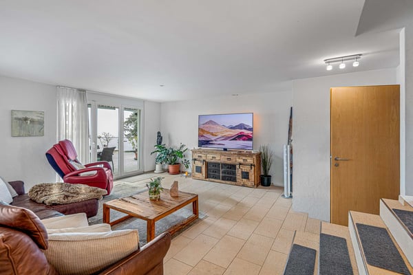 Grosszügiges Einfamilienhaus mit Weitblick, viel Privatsphäre und einzigartigem Raumgefühl 2