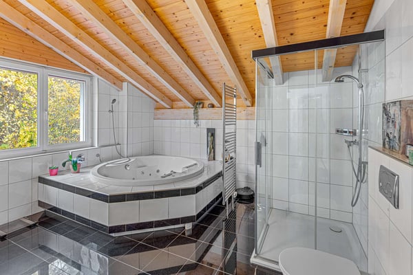 Grosszügiges Einfamilienhaus mit Weitblick, viel Privatsphäre und einzigartigem Raumgefühl 10