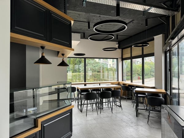 Tankstelle mit modernem Shop & Gastronomiepotenzial in Moutier 9