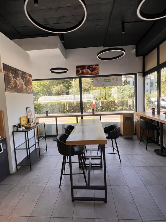 Tankstelle mit modernem Shop & Gastronomiepotenzial in Moutier 11